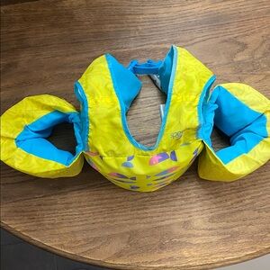 Speedo Kids Swim Vest in Yellow and Blue. Child 30-50 pounds.